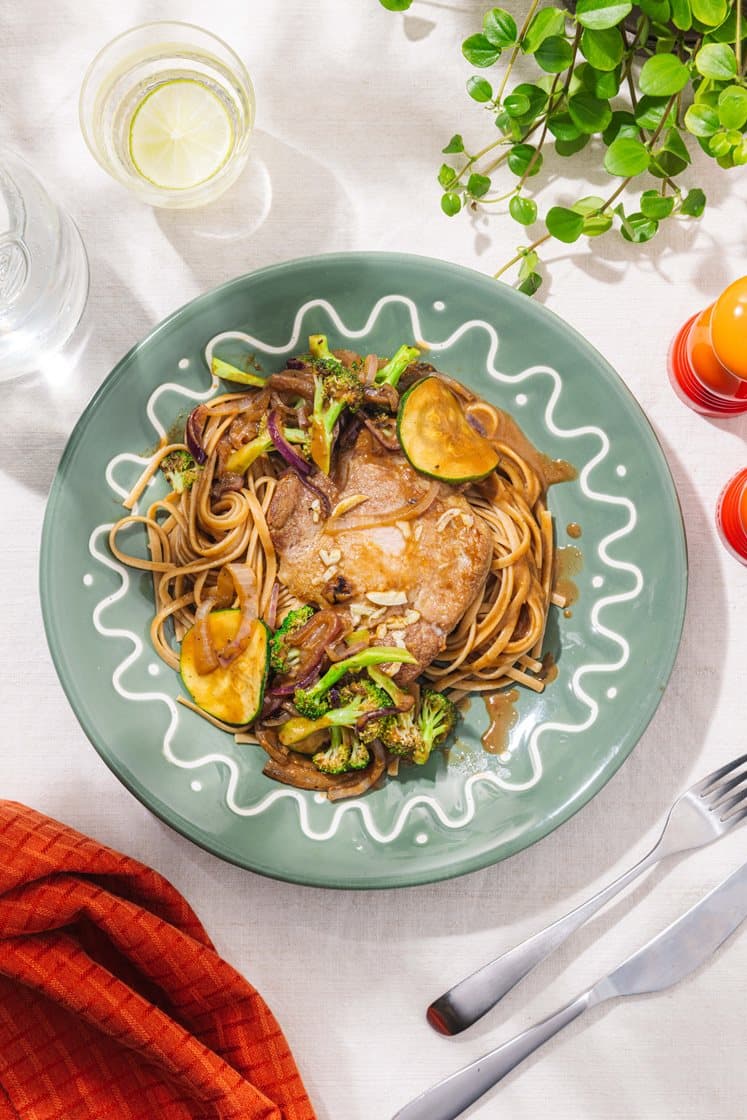 Svinefilet i peppersaus med fullkornslinguine og brokkoli