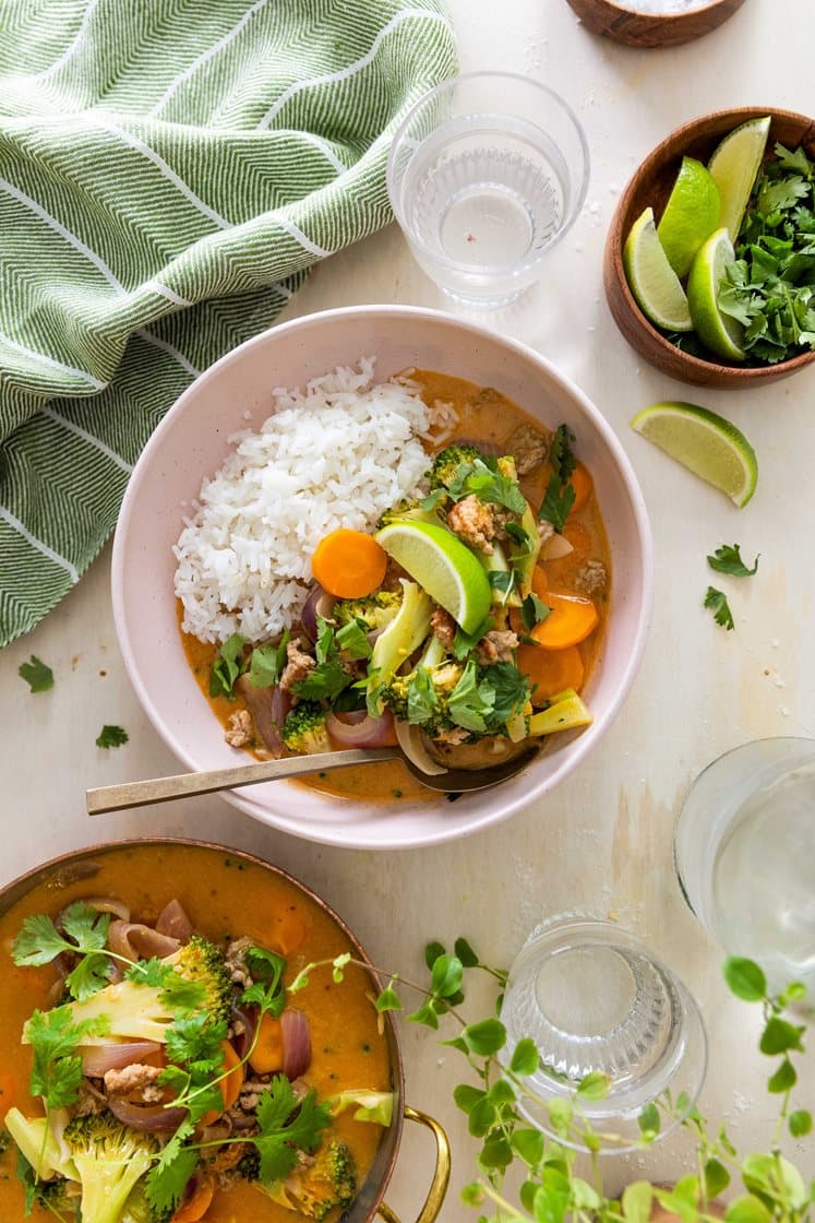 Massamankrydret currygryte med kylling, lime og ris