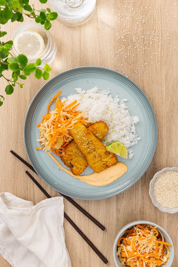 Tempurapanert sei med yamitsukisalat, ris og spicy limemajo