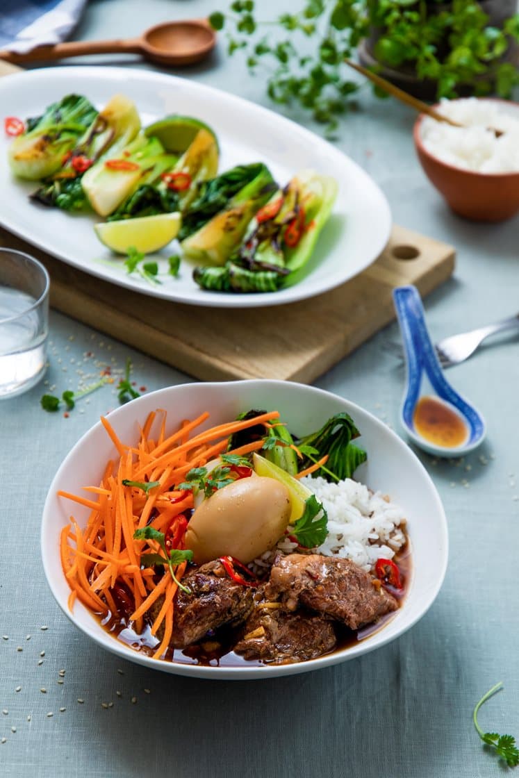 Moo tom khem, thailandsk svinekjakegryte med pak choy og gulrot