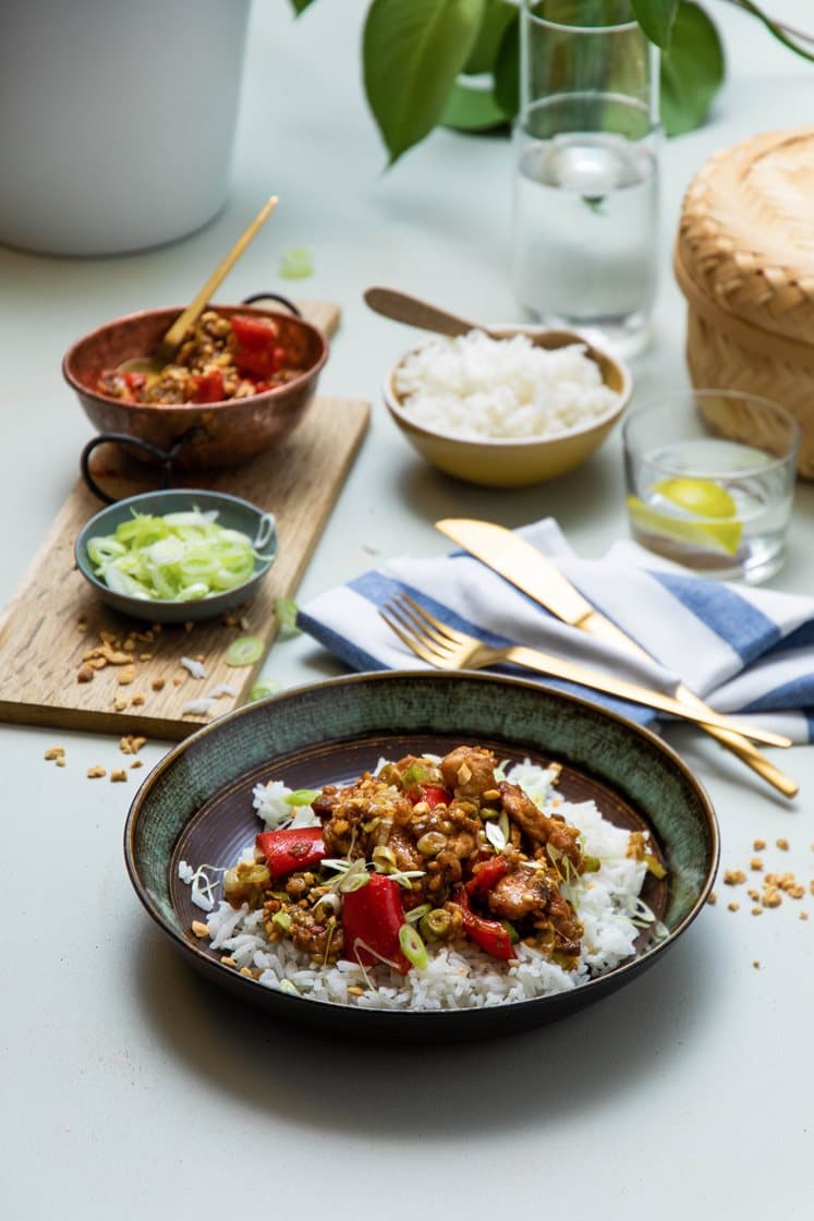 Kylling kung pao - marinert kylling med vårløk og peanøtter
