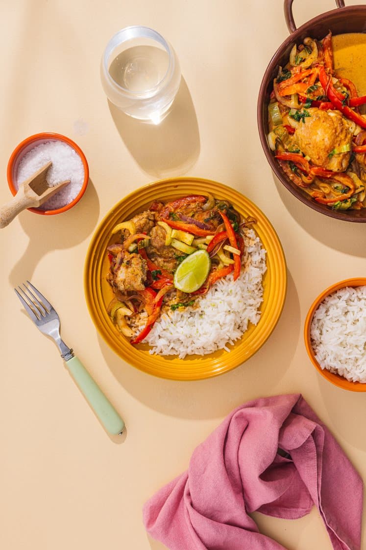 Kylling i rød curry med sprø grønnsaker og ris