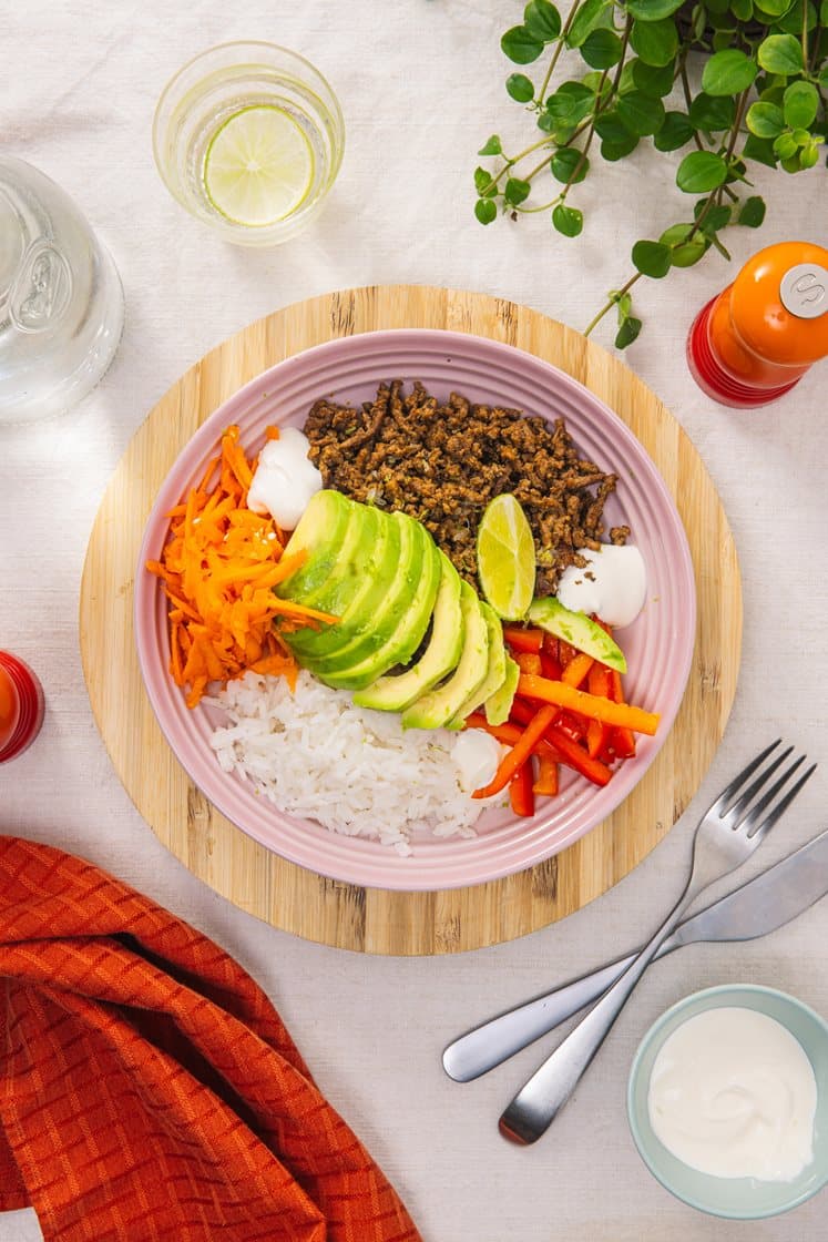Mild texmex-bowl med kjøttdeig, ris og grønnsaker