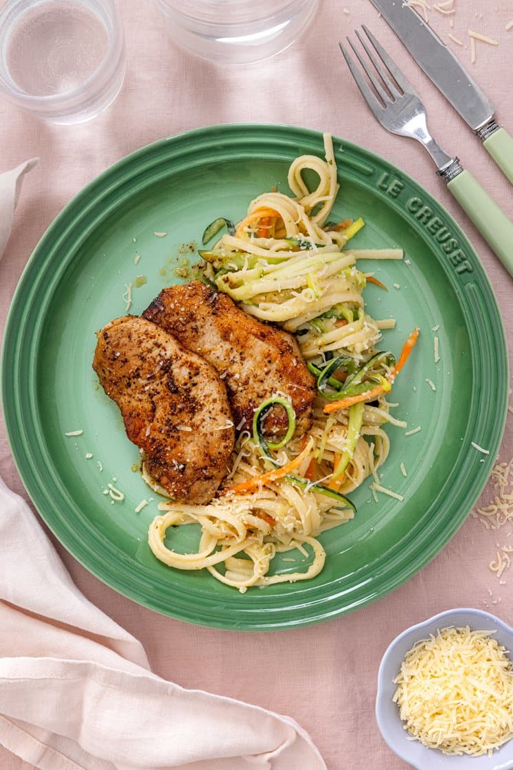 Mager svinekam og pasta med mild grønnsakssaus