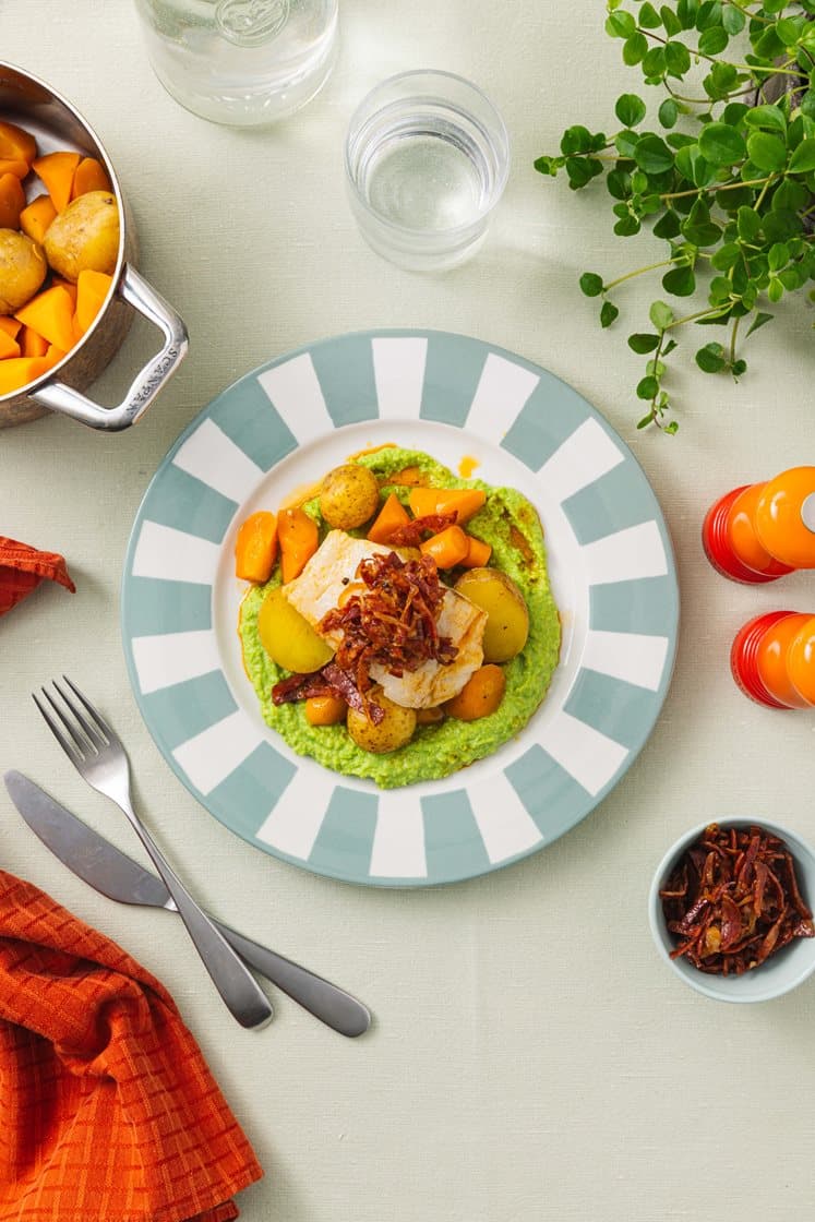 Lyrfilet med kokte poteter og gulrøtter, ertepuré og pepperoni- og løksmør