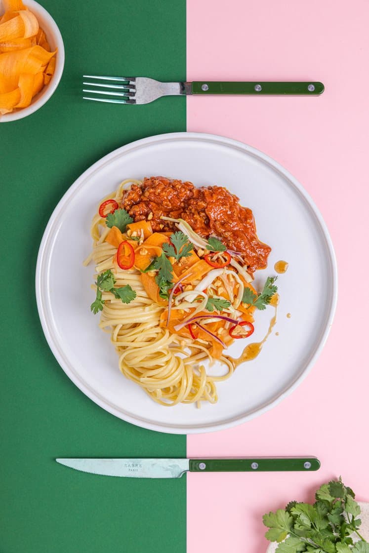 Massaman – og kokoskremet Thai Bolognese med asiatisk kålsalat