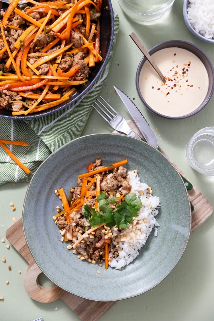 Kyllingkjøttdeig med daddelchutney, paprika og ris