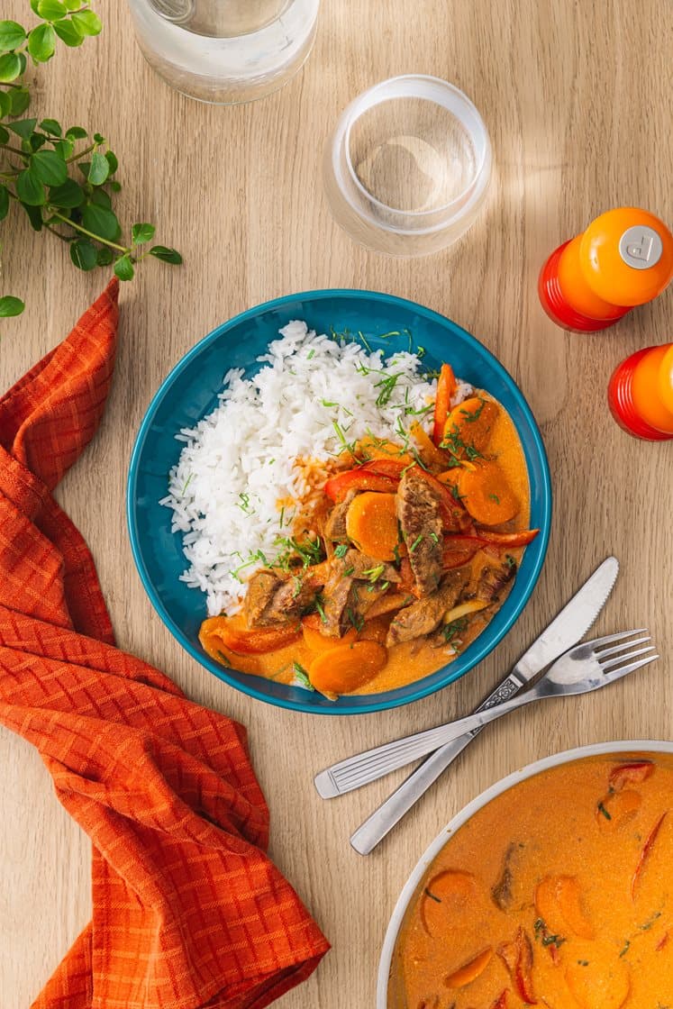 Biff stroganoff med paprika, ris og persille