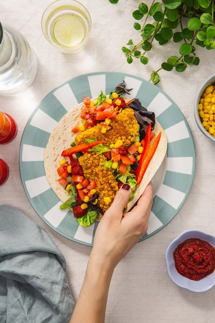 Tortillawrap med sprøbakt sei, salat og tomatsalsa
