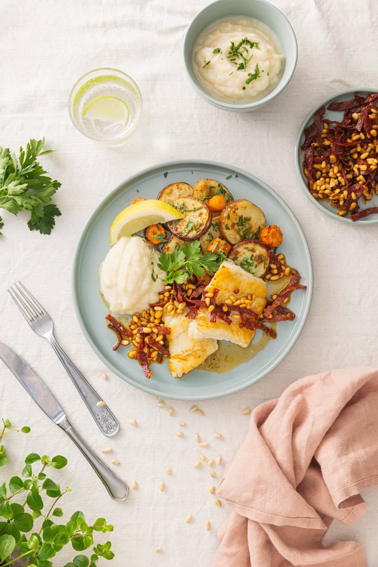 Pannestekt torskefilet med pepperoni-sjy og sellerirotpuré