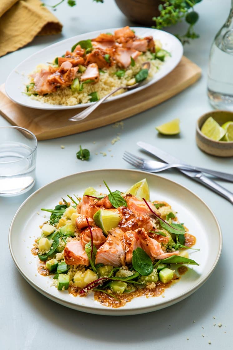 Soyabakt laksefilet med nektarin- og couscoussalat