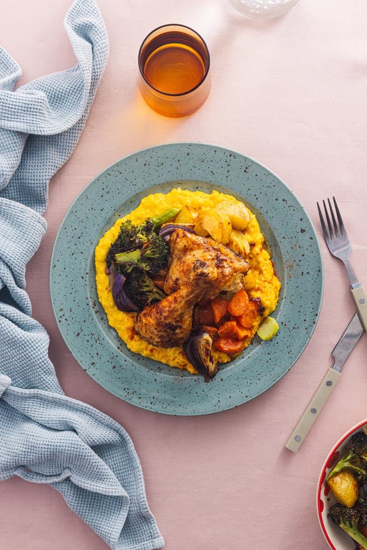 Kyllinglår med røkt chilimix, urtepoteter og maiskrem