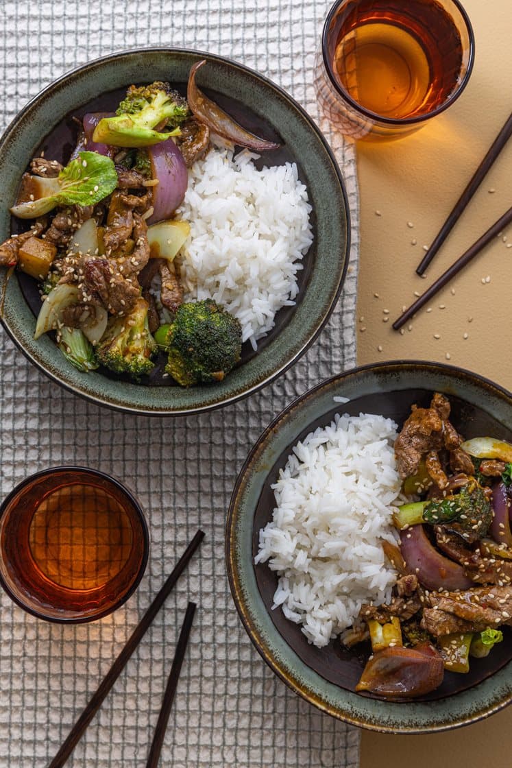 Biff- og brokkoliwok med ris